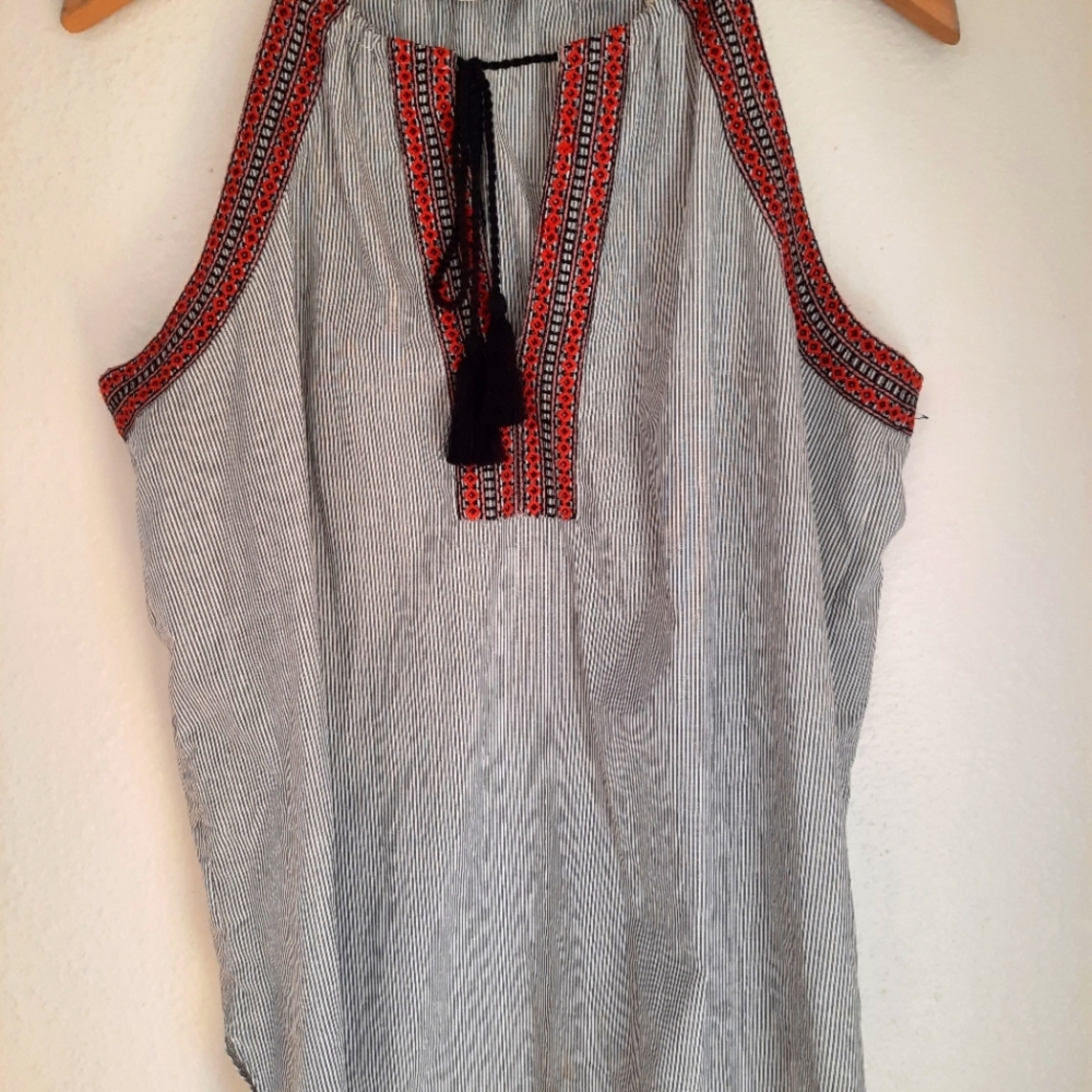 {M} Ann Taylor LOFT Sleeveless  Embroidered Top